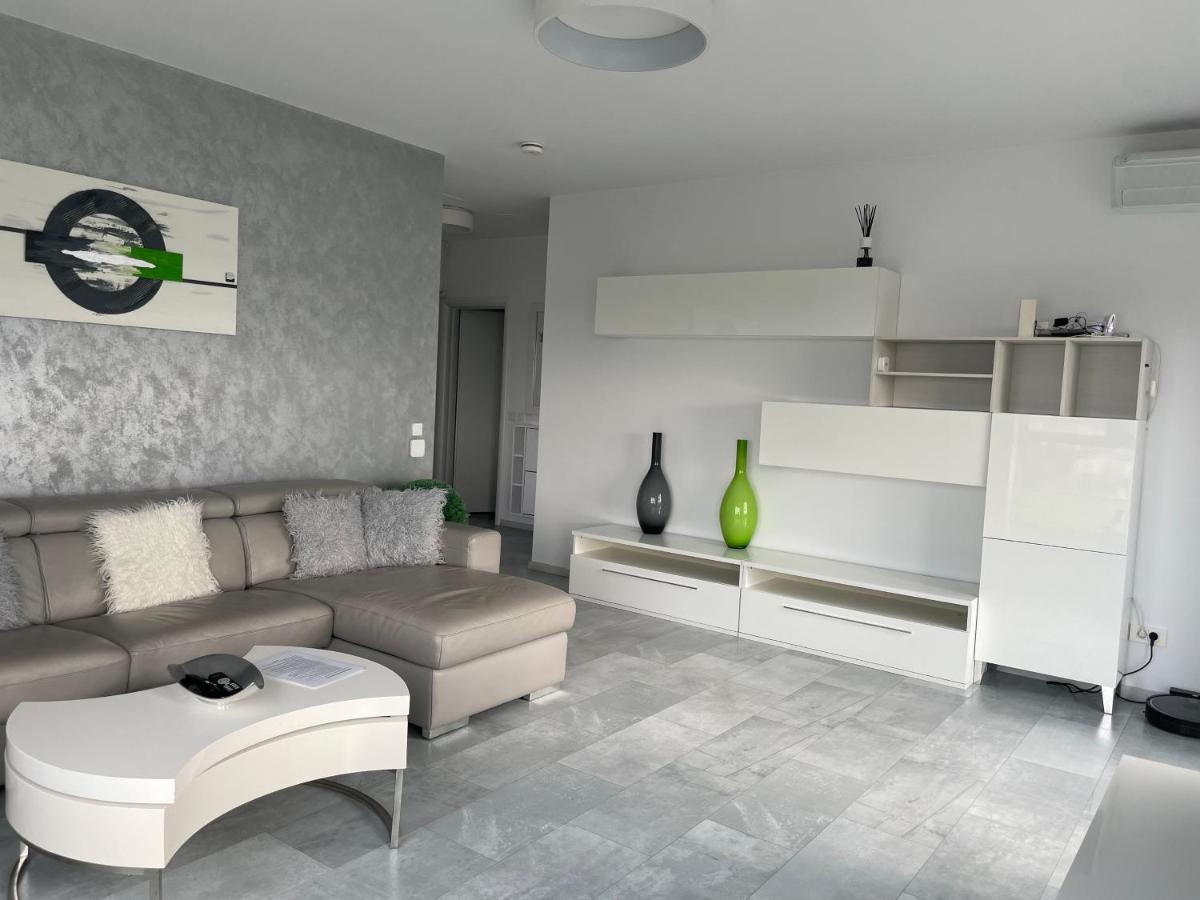Luxury Westpark 2 Residence With Lake View 布加勒斯特 外观 照片