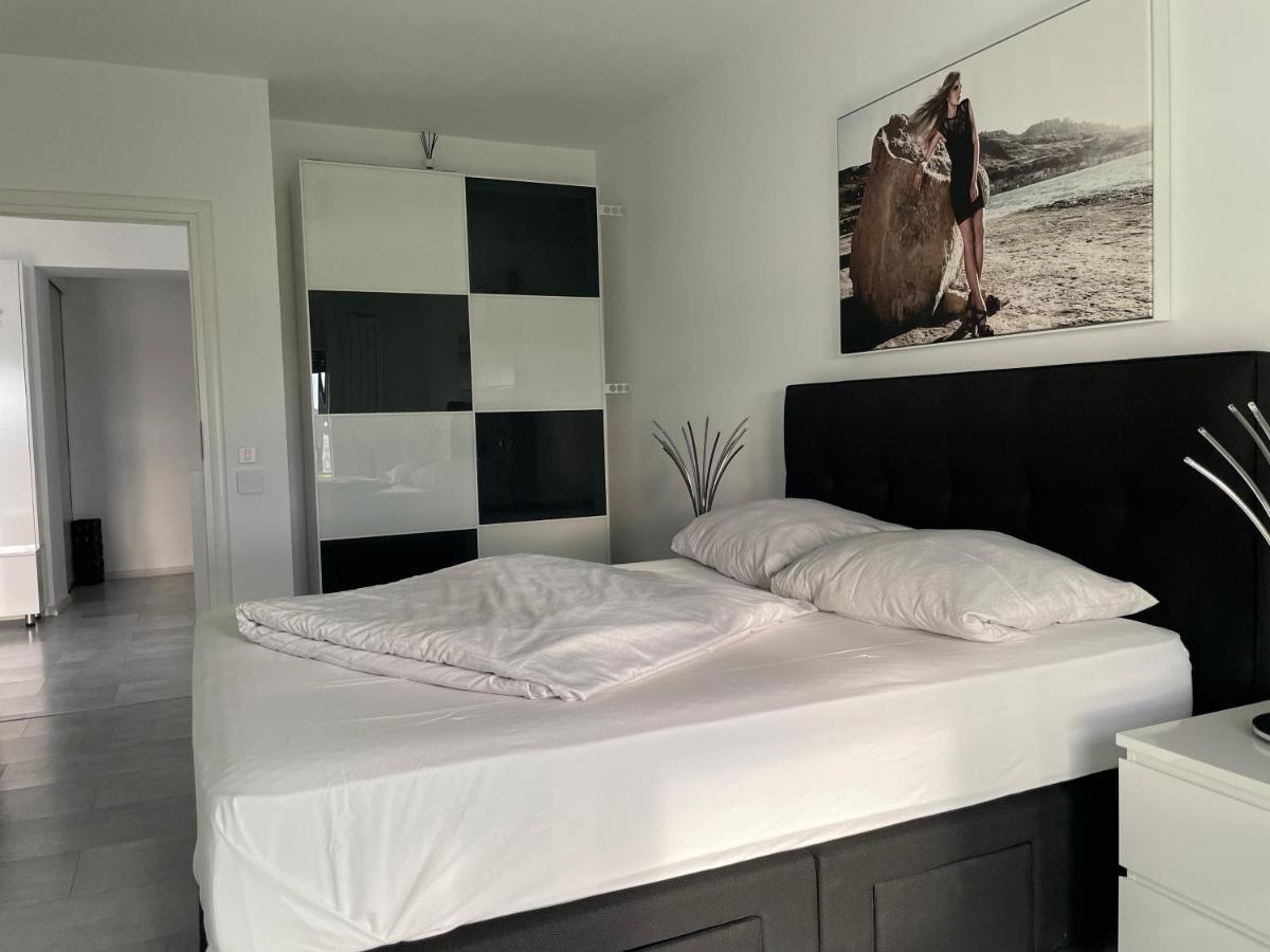 Luxury Westpark 2 Residence With Lake View 布加勒斯特 外观 照片